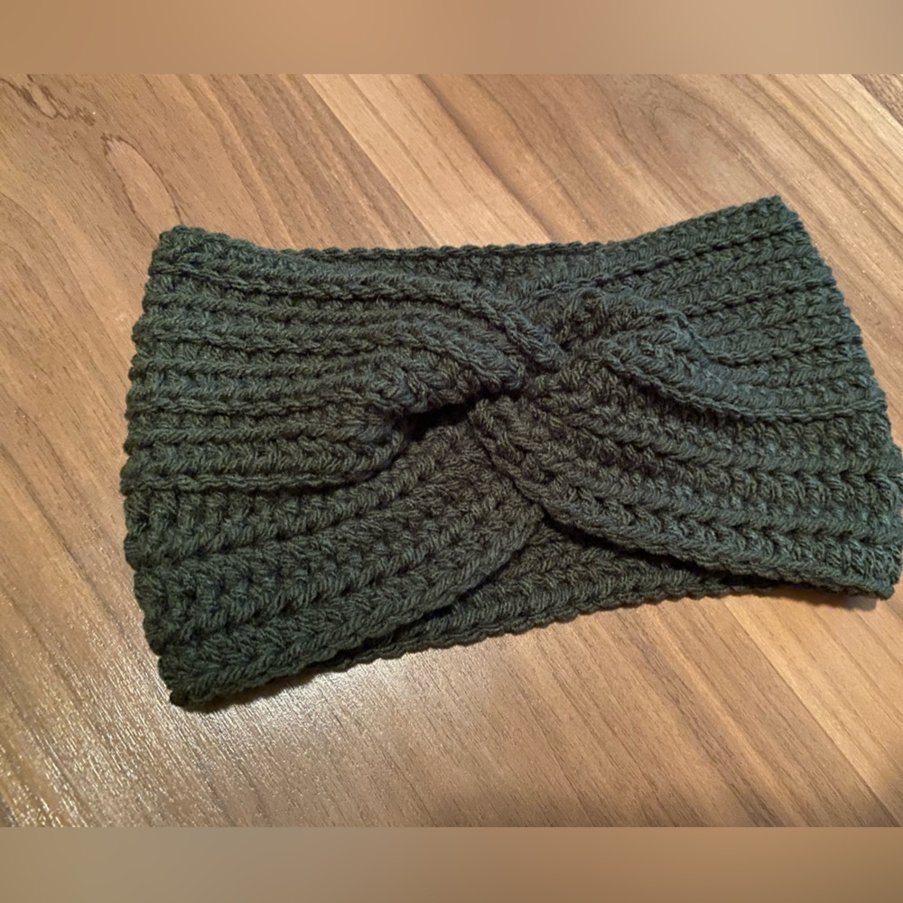 Twisted earwarmer headband. New.
Hand crocheted by me. Fits teens and adults.